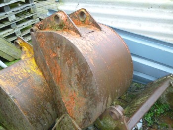 JCB 3CX DIGGER BUCKET 2FT