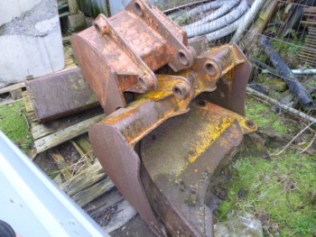 JCB 3CX DIGGER BUCKET 3FT
