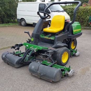 John Deere 2500A triple mower