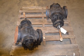 LOT OF 2 FISHER GLOBE VALVES, IRON, 4 IN, FLANGED