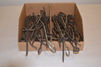 LOT OF ASSORTED CURVED PICKS