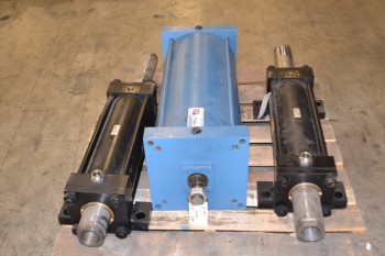 LOT OF 3 DOUBLE ACTING CYLINDERS, 2 PNEUMATIC CYLINDERS, 1 HYDRAULIC CYLINDER