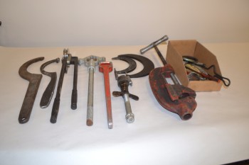 LOT OF ASSORTED TOOLS