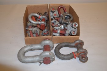 LOT OF ASSORTED ROPE/WIRE CLIPS AND SCREWPIN SHACKLES