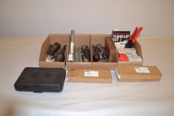 LOT OF ASSORTED HAND TOOLS