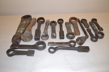 LOT OF ASSORTED STRIKE WRENCHES