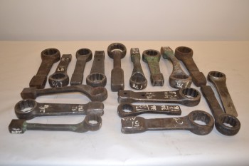 LOT OF ASSORTED STRIKE WRENCHES