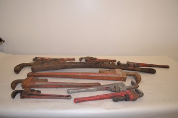 LOT OF ASSORTED PIPE WRENCHES