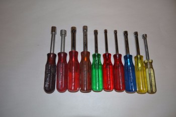 LOT OF ASSORTED NUT DRIVERS