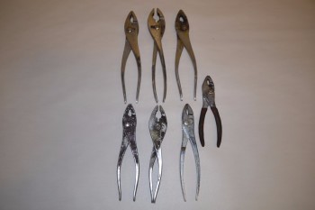 LOT OF ASSORTED PLIERS
