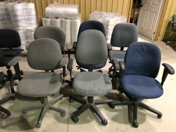 6 Rolling office chairs