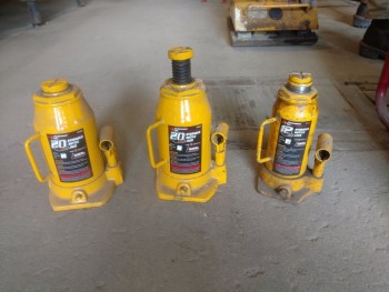 Hydraulic bottle jacks 2- 20 ton, 1-12 ton