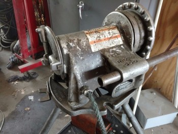 PORTABLE PIPE THREADER