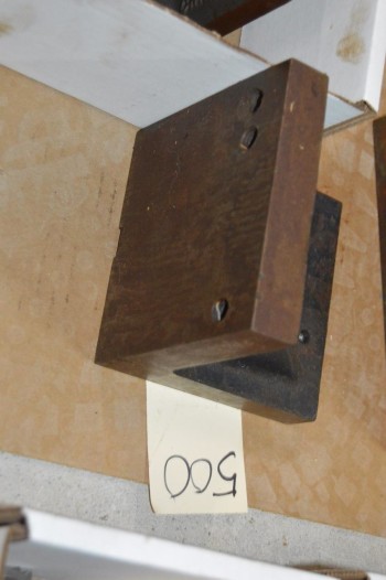 Angle plate
