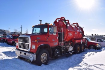 1987 FORD L8000 VIN 1FDYW82A0HVA67326 7.8L 68256KM 2500 HOURS DIESEL VAC TRUCK