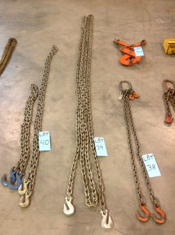 Single Chain Approx 32' Long w/ hooks