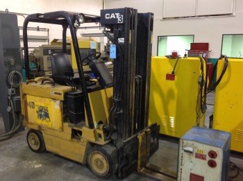 5,000LB Cap. Caterpillar Electric Fork lift, Model M-500, Side shift, 3 staged mast w/ Pluskota electric charger model SDR18-90