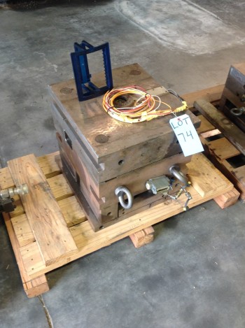 1 Cavity Gass assist Injection Mold. CD holder mold