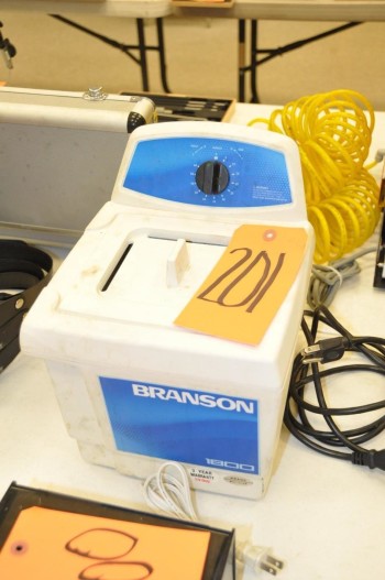 BRANSON 1800 Ultrasonic Cleaner