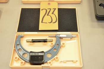 MITUTOYO 100 - 125mm Micrometer