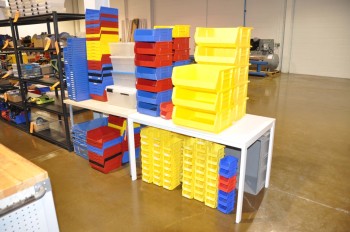 Lot-Plastic Parts Bins