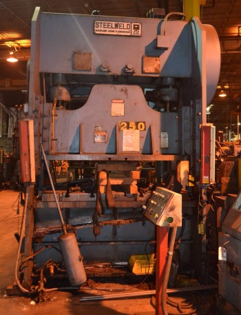 Steelweld 250 ton Straight Side Double Crank Press, Broken Crank