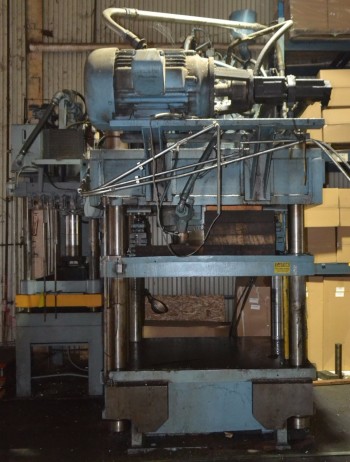 Modern 450 Ton Hydraulic 4-Post Press