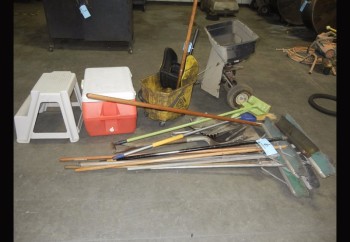Lot-HUSKY Spreader with Mop Bucket and Clean-Up Tools
