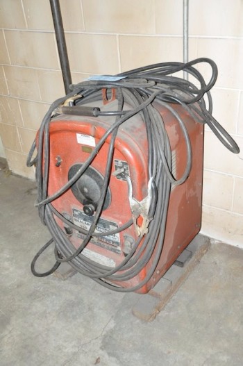 LINCOLN MODEL 250-250, 250-Amp Capacity Arc Welder
