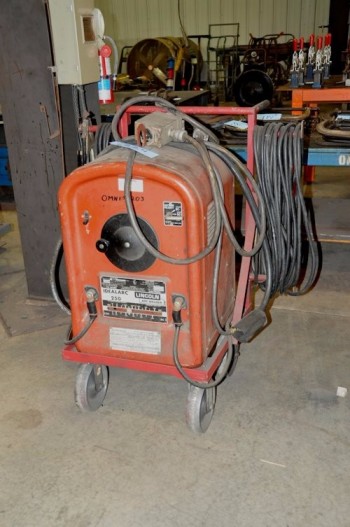 LINCOLN MODEL 250-250, 250-Amp Capacity Arc Welder, S/N AC-639425