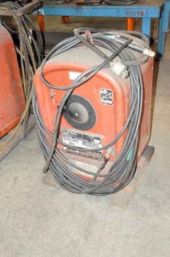 LINCOLN MODEL 250-250, 250-Amp Capacity Arc Welder