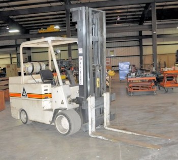 ALLIS-CHALMERS MODEL ACC 120TL PS, 12,000-LB Capacity LP Gas Forklift Truck