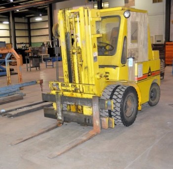 ALLIS-CHALMERS MODEL 4826492, 5,000-LB Capacity LP Gas Forklift Truck