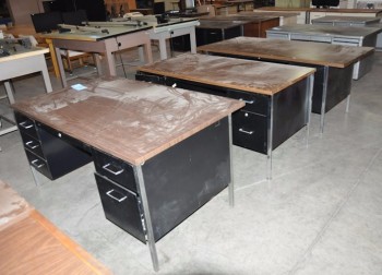 Lot-(3) Desks