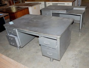 Lot-(2) Desks
