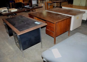 Lot-(3) Desks