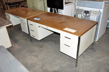 Lot-(2) Desks