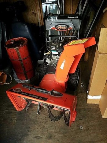 Ariens Deluxe snow blower
