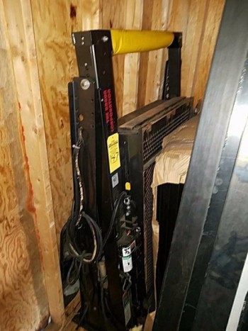 Wheelchair lift