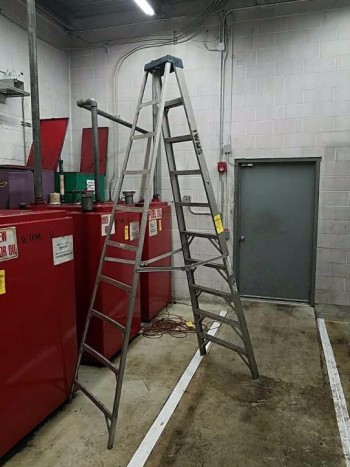 Werner 10 ft 250 lb aluminum step ladder