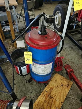 Fluid dispenser pump