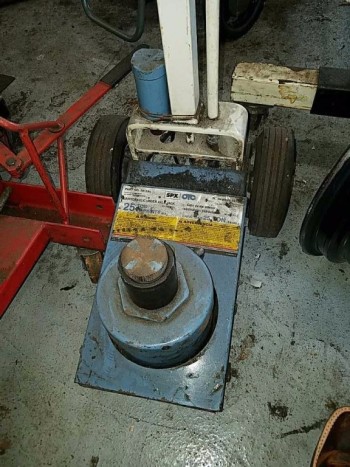 25 ton air hydraulic under axle Jack