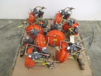 LOT OF 8 FISHER CONTROL VALVES BRONZE 1.5 IN