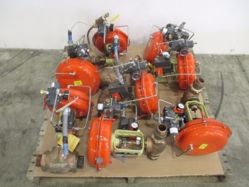 LOT OF 8 FISHER CONTROL VALVES BRONZE 1.5-2IN