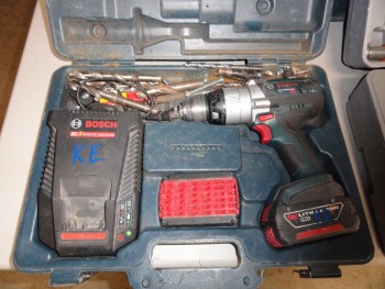 Lithium power drill 18v & charger, two batteries with case