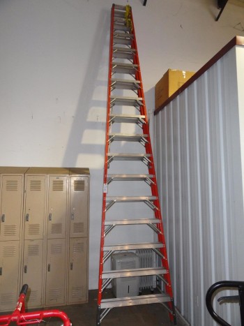 Green Bull 20\' fiberglass ladder