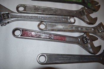 LOT OF ASSORTED CRESCENT WRENCHES
