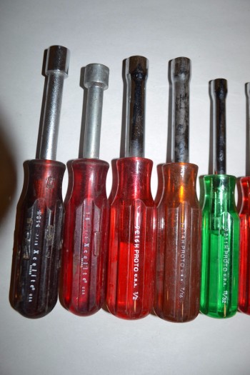 LOT OF ASSORTED NUT DRIVERS
