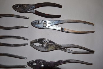 LOT OF ASSORTED PLIERS
