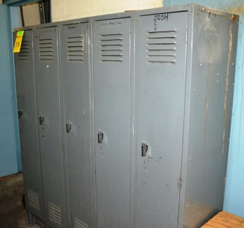 LOT - Metal Lockers - 12 Sections